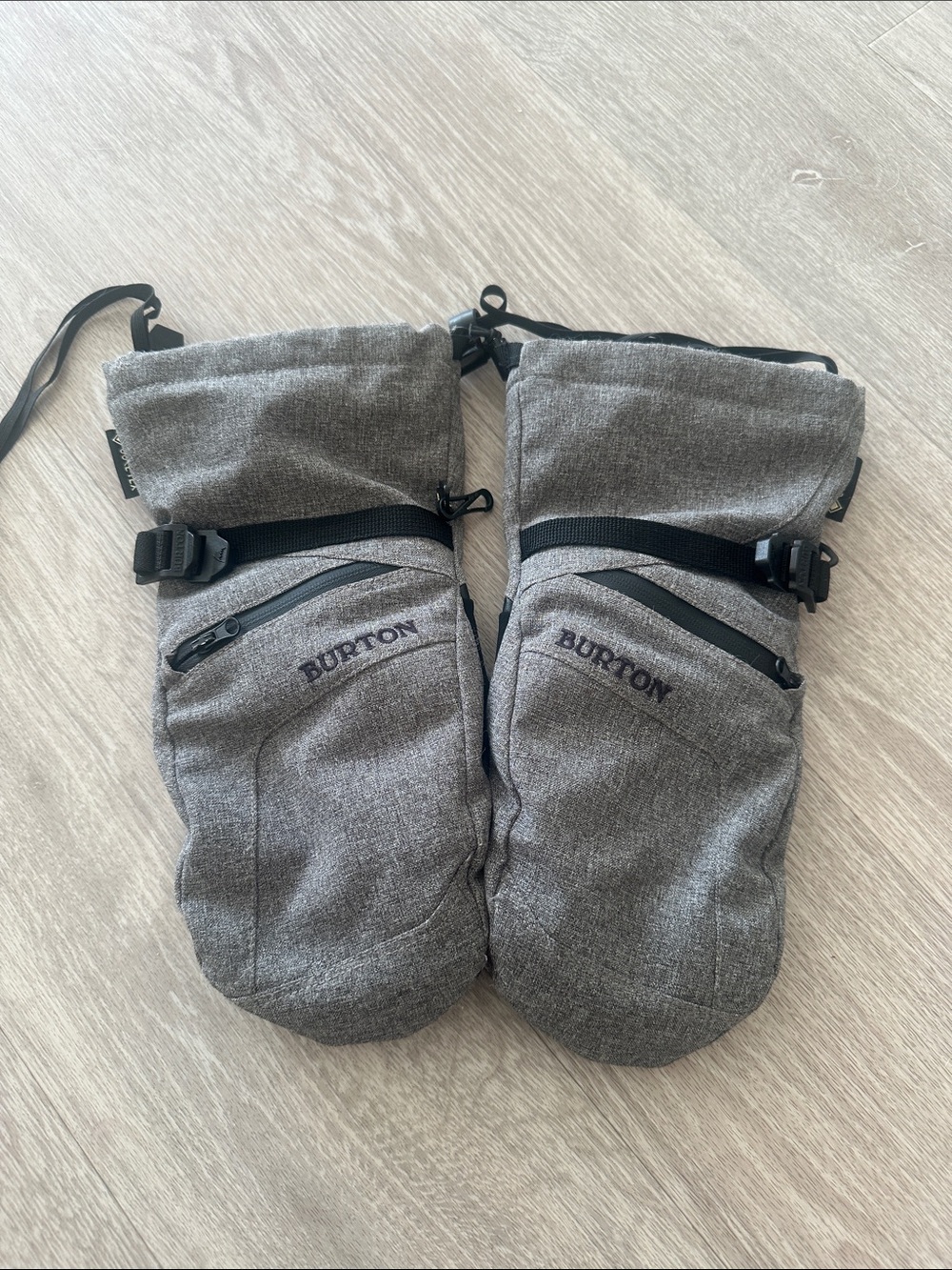 Burton GorTex Snow Mittens. Preowned. Size L